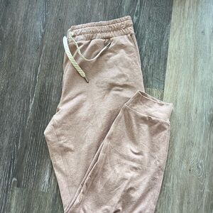 NWOT Vuori Performance Joggers